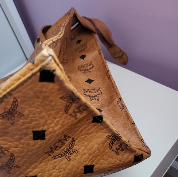 MCM shopping tote bag. - Picture 7 of 13